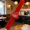Pequeños Regalos de Año Nuevo Pulseras de Bofetada de Dibujos Animados Regalos al por Mayor para Estudiantes de Primaria Premios del Día de Año Nuevo Regalos Interactivos de Boda Pequeños Regalos