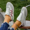 Zapatillas de entrenamiento alemanas para mujer primavera 2026 nuevas zapatillas planas casuales vintage versátiles de punta redonda cómodas zapatos para estudiantes