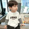 Camiseta de manga larga para niño, nuevo modelo otoño 2026, playera básica de algodón puro para niños, top estiloso para niños, dos piezas para primavera y otoño