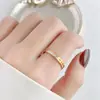 Anillo de Acero de Titanio de Moda Europea y Americana para Mujer con Diamante Cuadrado Romano, Diseño Nicho Simple Elegante, Anillo de Moda de Internet