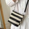 2025 Bolso Cubo Nuevo Rayado Estilo Perezoso para Mujer Bolso Casual de Vacaciones para Playa Bolso Tote Versátil Cruzado al Hombro