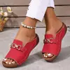 Pantuflas de mujer talla grande para comercio exterior transfronterizo 2025 verano nuevo casual europeo y americano sandalias de playa con una tira y tacón de cuña de suela gruesa
