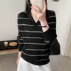 Suéter de Tricô Listrado para Mulheres 2026 Outono/Inverno Novo Estilo Coreano Versátil Emagrecedor Tamanho Pequeno Gola Reversível Suéter Abotoado