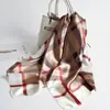 Oferta Especial Lenço Quadrado Grande 90cm Seda de Hangzhou Sedas e Cetins Lenço de Seda Simulada Lenço Versátil Feminino Xale Fino Primavera e Outono Proteção Solar