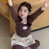 Nuevo conjunto de ropa de estar para niños de algodón puro, sin costuras y con Lycra, unisex, grado A, con diseños de dibujos animados, adecuado para usar en otoño como conjunto de camiseta de manga larga y pantalones o pijama