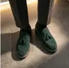 Mocassins transfronteiriços, sapatos masculinos da moda estilo coreano com franjas estilo britânico, sapatos slip-on de camurça e couro nobuck, sapatos pequenos de couro