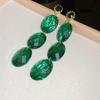 Novos Brincos Ovais Retro Cravejados com Diamantes Esmeralda Sentido de Alto Padrão Brincos Atmosféricos Brincos Distintivos Exagerados Brincos Atmosféricos