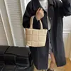Bolsa Casual Grande Capacidade da Moda para Mulheres 2025 Novo Estilo Bolsa de Ombro Acolchoada de Algodão Estilosa Simples Bolsa Tote Transversal