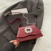 Bolso de Mano Cuadrado Pequeño con Incrustaciones de Diamantes de Moda Popular de Este Año para Mujer 2025 Estilo Nuevo de Primavera Bolso de Hombro Estilo Lujo Accesible Bolso Cruzado