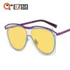 Moda Europea y Americana Gafas de Sol Personalizadas Cool Populares en Internet a Prueba de Viento Marco Grande Color Blanco Amarillo Gafas de Sol de Moda para Mujer 58107