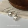 Clip para oreja curvo mate cepillado sin perforación, aretes de metal elegantes franceses, nicho de moda, aretes de lujo ligero, plato de incienso repelente de mosquitos