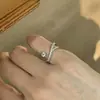 Anel Aberto Cruz Completo de Diamante Estilo Luxo Popular do Xiaohongshu para Mulheres, Anel Versátil Exquisito com um Toque de Nicho High-End