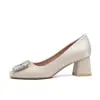 Zapatos de tacón grueso estilo francés Chuyuji para mujer, modelo nuevo 2026, adecuados para combinar con vestidos, zapatos de dama de honor, se pueden usar a diario, con pedrería y acabado satinado