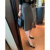 En stock, venta al por mayor desde el fabricante. Diseño sutilmente elegante. Falda de sirena profesional para oficina. Práctico y adelgazante. Para mujeres