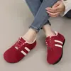 Soporte Personalizado Transfronterizo Invierno Retro Alemán Entrenamiento Zapatos de Mujer Feos Lindos Con Terciopelo Grueso Perezosos Casuales Zapatos de Plataforma Moda Zapatos de Algodón