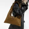 Bolsa Tote de Moda Transfronteiriça, Bolsa de Ombro de Grande Capacidade para Mulheres, Nova Bolsa Saco Casual de Nicho, Bolsa Versátil para Ombro para o Dia a Dia