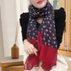 Bufanda floral simple y moderna de primavera y otoño con colores contrastantes, chal retro versátil estilo étnico, bufanda de seda para exteriores para mujer, estilo nuevo