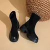 Botas Martin 2026 Outono e Inverno Novo Estilo Emagrecedoras Botas Curtas de Solado Grosso Elásticas Slim Estilo Britânico Versáteis Botas Femininas para Figuras Baixas