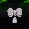 Broche Pequeño y Exquisito de Lazo con Colgante de Gota de Agua Exquisito Sentido de Diseño de Moda Pin de Ropa de Alta Gama Accesorios