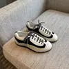 Lan GuiZapatos de entrenamiento alemanes para mujer con bloques de color blanco y negro 2026 nuevo modelo piel genuina con cordones suela blanda zapatos deportivos casuales