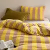 Juego de Cuatro Piezas Rayado Estilo Universitario de Terciopelo de Leche Conjunto de Tres Piezas para Dormitorio Estudiantil Ropa de Cama Gruesa de Coral para el Invierno