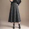 Falda Jacquard de Moda Vintage para Mujer Otoño/Invierno 2026 Nueva Falda de Cintura Alta Adelgazante Acampanada con Textura Plisada y Diseño Largo Elegante