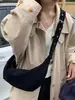 Otoño Invierno Retro Gamuza Cuerno Bolso Mujer 2026 Nuevo Casual Correa Ancha al Hombro Bolso Cruzado de Hombro Único Bolso de Sillín Coreano