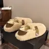 Calzado de invierno para mujer para exteriores, nuevo estilo de moda 2026, mocasines slip-on forrados de polar con diseño de media pantufla y soporte en el talón