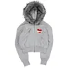 Sudadera con Cremallera Corta y Cuello de Piel Estilo Y2K Millennial Hot Girl con Aplicaciones de Cruz y Corazón con Pedrería