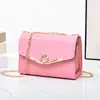 Venta Directa de Fábrica Bolsos para Mujer 2026 Nuevo Modelo Bolso Pequeño Cuadrado de Hombro Cruzado Moda Versátil Cadena Tejida Cuero Brillante Bolso para Mujer