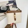 Bolsa de ombro minimalista estilo coreano para mulheres, nova moda 2026, bolsa transversal versátil, bolsa de mão pequena de alta qualidade para mulheres, nicho
