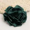 Stock directo de fábrica tela de camelia hecha a mano flores de rosa accesorios para ropa tocados broches pines flores