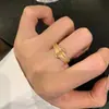 Anillo de hebilla de lingote de oro cepillado estilo vintage versátil para mujer, diseño de nicho, anillo abierto ajustable retro de lujo ligero