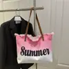 Letras Estampadas Corridas 2025 Otoño Temprano Estilo Nuevo Personalizado Gran Capacidad Borla Color de Contraste Estilo Extranjero Bolso de Hombro Tote para Mujer