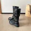 Botas de Caballero Estilo Británico Media-Alta para Mujer 2025 Nuevas Botas de Moda de Tacón Bajo Hebilla de Cinturón Suela Gruesa Botas de Motocicleta de Tacón Grueso