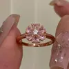 Anillo Retro Francés de Lujo Ligero de Gama Alta con Diamante Rosa Flor de Cerezo Completamente Diamantado Simple Moda Fresco Nicho Exquisito Versátil