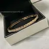 Versión Angosta de Pulsera Acolchada para Mujer con Diamantes, Oro Rosa, Electrochapado Simple, Pulsera de Oro de 18 Quilates, Pequeño Aroma, Anillo de Lujo Accesible, Cnc