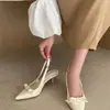 Sandálias Baotou Femininas 2026 Novo Estilo Bico Fino Salto Bloco Pequeno Pés Largos Gordinhos Tamanho Grande Laço Trabalho Diário Sapatos de Salto Alto