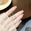 Pulsera Francesa de Lujo Ligero de Trébol de Cuatro Hojas para Mujer Sensación de Alta Gama Llena de Estrellas Flores Joyería de Mano Versátil Regalo para Novia Mejor Amiga