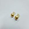 Aretes de Perla Dorada para Mujer, Perfectamente Redondos, Versátiles, de Alta Gama, Aretes de Plata Esterlina para Otoño e Invierno, Aretes sin Perforación, Pinzas para Orejas Tipo Mosquitero