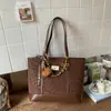 Bolsa Retro Estampa de Leopardo para Mulheres, Grande Capacidade, Nova Bolsa de Ombro Versátil Outono e Inverno, Bolsa Tote Texturizada para Trabalho e Deslocamento