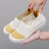 Zapatos de verano para mujer estilo Pekín antiguo, transpirables y cómodos, slip-on de suela blanda para madres, zapatos planos casuales para mujer
