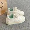 Zapatos Blancos de Suela Gruesa de Alto Valor para Mujer 2026 Nuevo Estilo Coreano Zapatos de Plataforma Versátiles de Nicho Zapatos tipo "pan" Zapatos de Moda