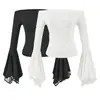 Conjunto de top de tricô com manga sino, um ombro só, elástico e justo, shorts rendados deslumbrantes que abraçam o quadril e leggings sexy