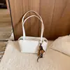 Novo modelo de outono de 2026, bolsa de ombro Yuezhi, bolsa tote estilosa e versátil, moderna por dentro e por fora, bolsa de grande capacidade para usar sob o braço
