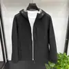 Chaqueta Soft Shell Exterior a Prueba de Agua, Viento y Polvo para Hombres y Mujeres, Chaqueta Gruesa y Cálida de Moda con Capucha para Hombre para Otoño e Invierno