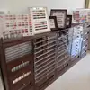 Gabinete de Manicure Retrô em Madeira Maciça Vitrine de Armazenamento de Manicure Estilo Vintage Gabinete de Armazenamento de Piso para Esmaltes Salão de Unhas