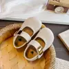 Zapatos Pequeños de Cuero con Tejido Hueco Estilo Coreano para Niñas 2026 Primavera Verano Nuevos Suela Suave Transpirables Zapatos de Princesa Versátiles para Niños Zapatos de Una Sola Pieza