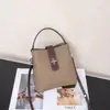 Bolsa feminina de couro genuíno transfronteiriça, nova bolsa balde versátil para o dia a dia de mulheres, bolsa de mão fashion de grande capacidade, bolsa transversal casual