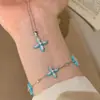 Pulseira Trevo de Quatro Folhas com Diamante Azul para Mulheres 2026 Nova Marca Pequena Design Leve Luxo Toque de Alto Padrão Joia de Mão com Zircônia